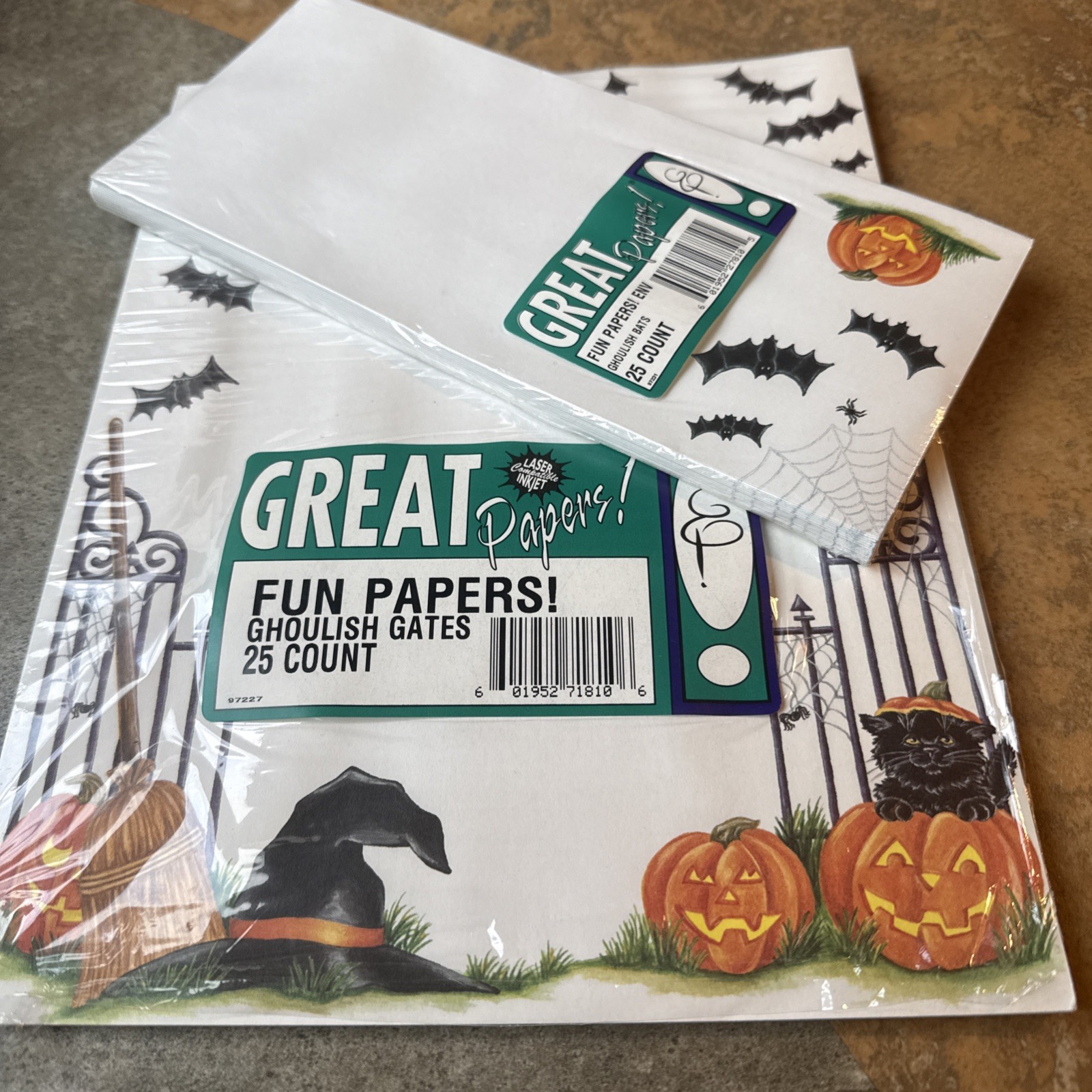 VTG GREAT PAPERS Stationery Paper Halloween 25 Sheets & Envelopes Bats Pumpkins