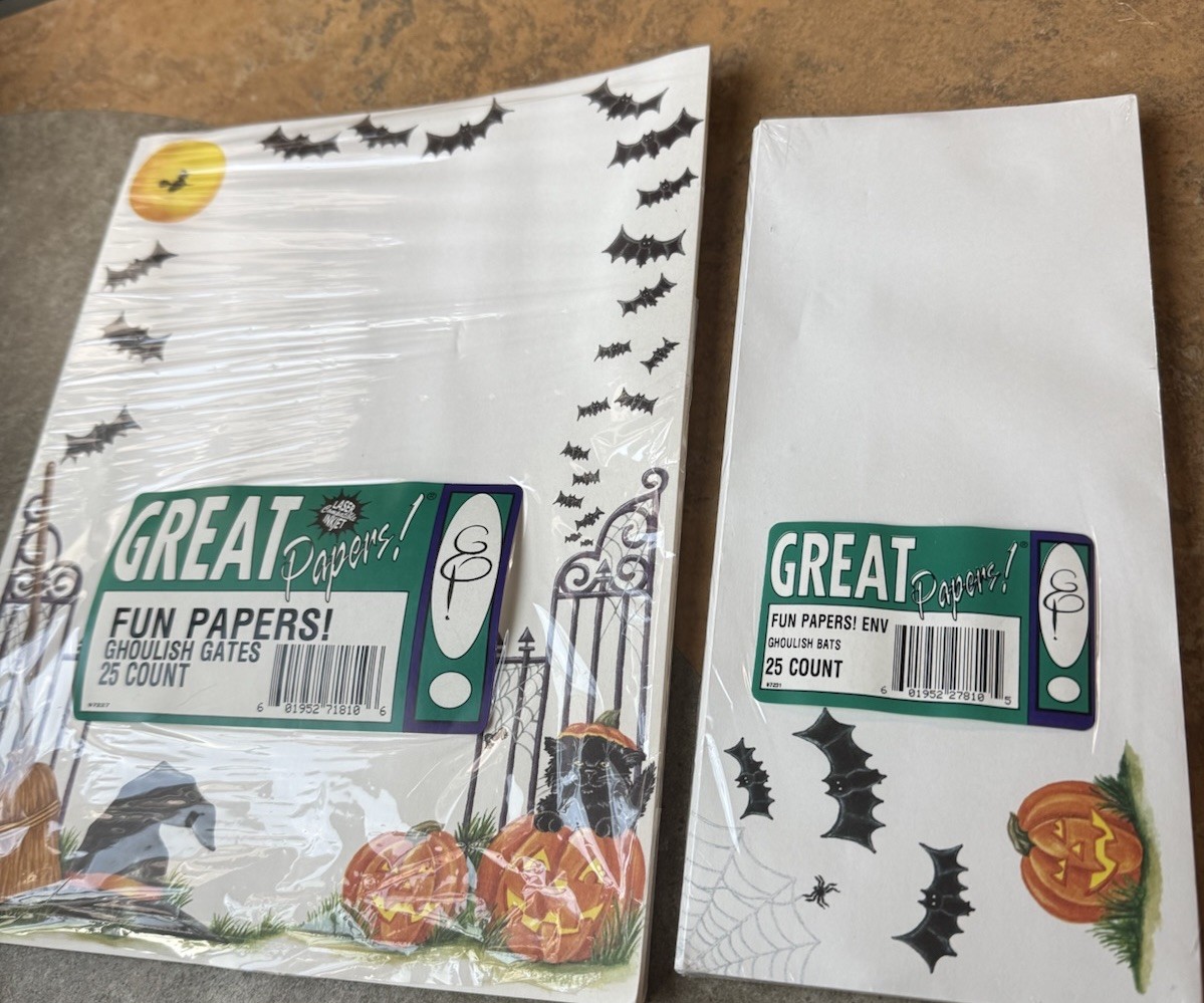 VTG GREAT PAPERS Stationery Paper Halloween 25 Sheets & Envelopes Bats Pumpkins
