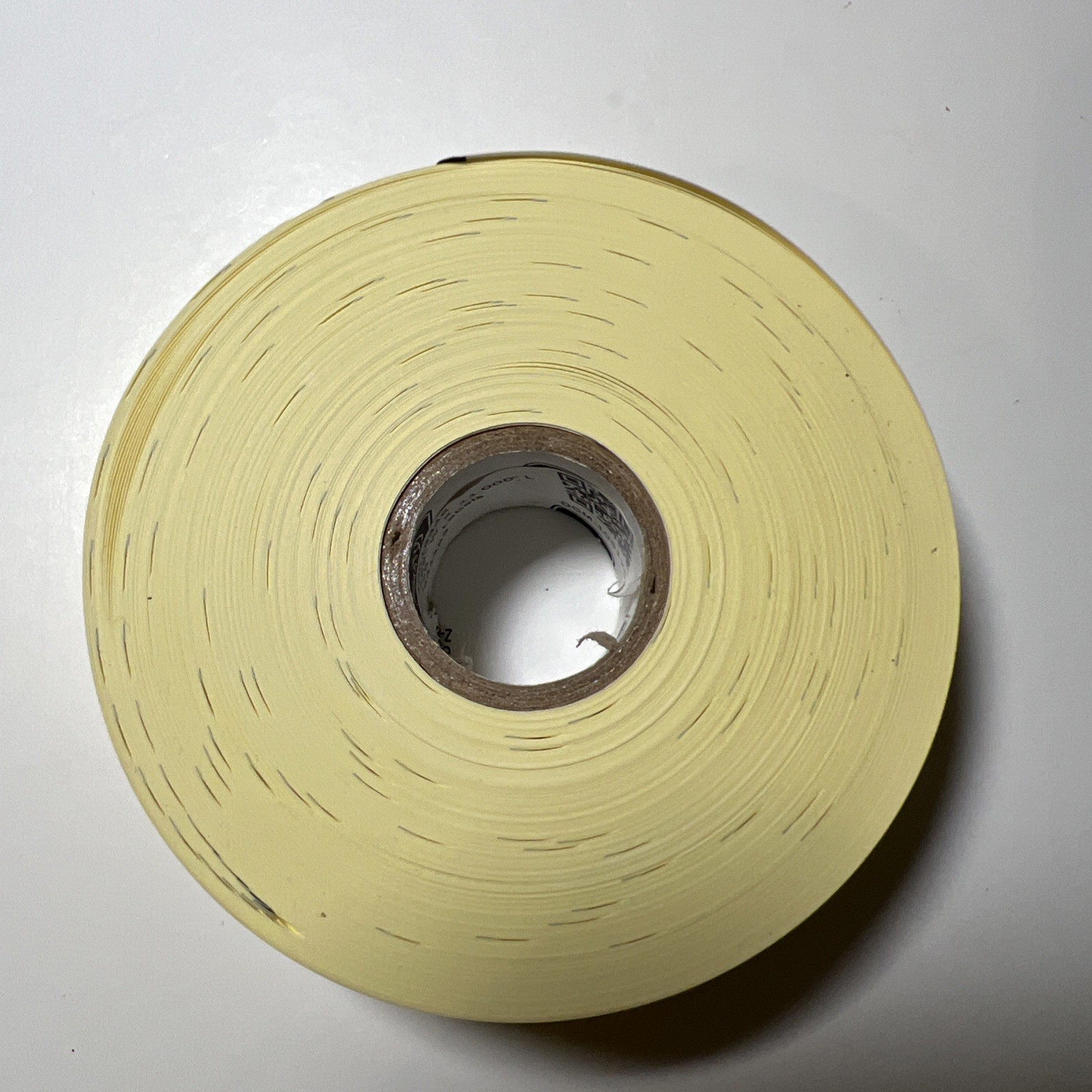 Zebra Wristband Yellow Polypro 1.18X11″ DT, UHF RFID 40% roll Z-Band 10018346