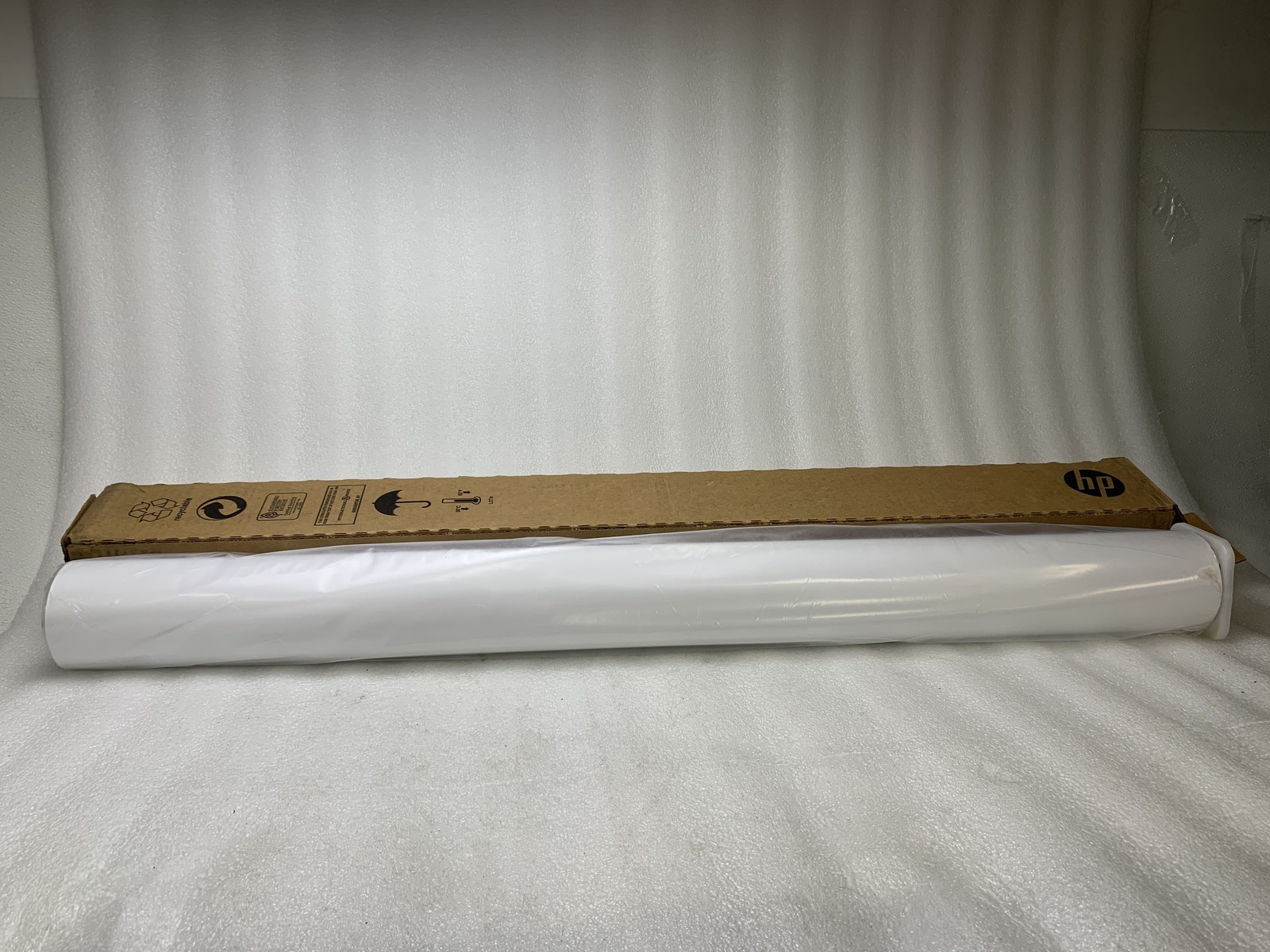 HP Coated Paper C6567B 42 in x 150 ft (1067 mm x 45,7 m) 90 g/24 lb