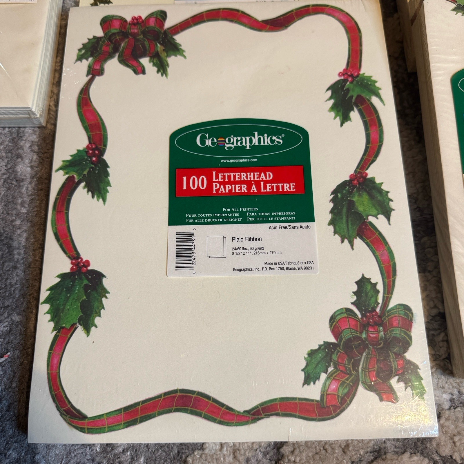 Lot Geo-graphics Holiday Decorations 100 Sheets Paper, 150 Labels & Envelopes