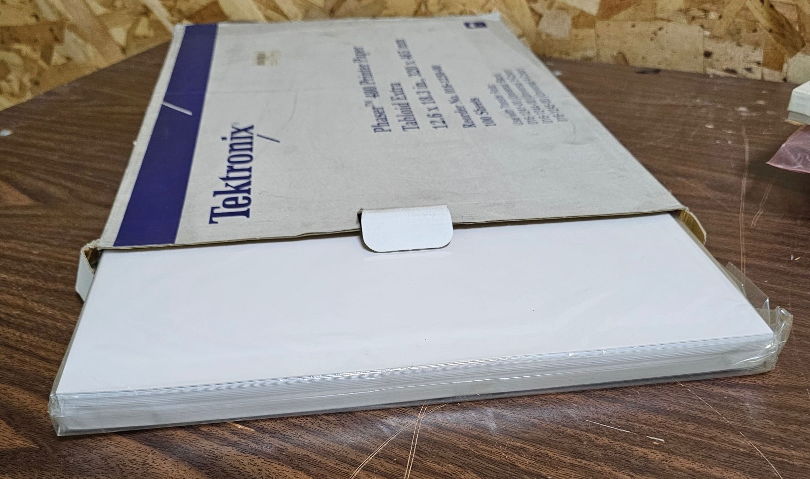 Tektronix Phaser 480 Tabloid Extra Paper 12.6×18.3″, ~ 100 Sheets – 016-1250-00